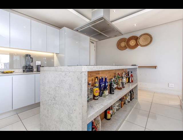 2 BEDROOM APARTMENT FOR SALE IN SANDOWN